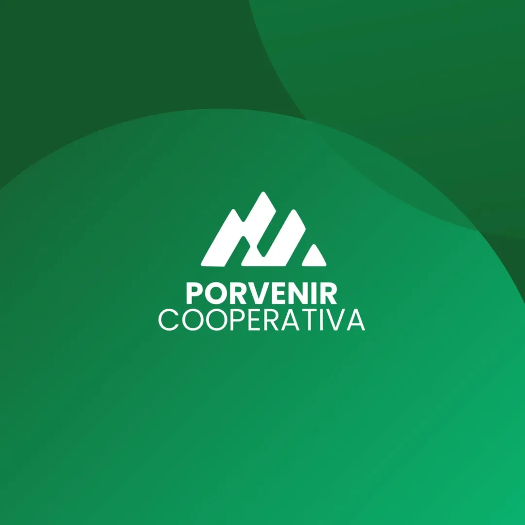 Directivos de la cooperativa durante la asamblea.